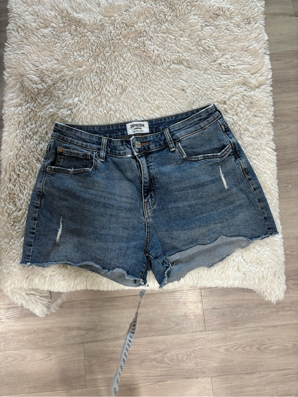 Denizen from Levi's Stretchy Distressed Raw Hem Denim Shorts Sz 12
